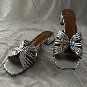 Sam & Libby Silver Sandal Size 9
